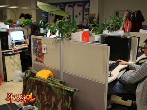 为了公测,行军床也是必备品