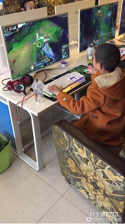 小学生春节玩王者荣耀 被女网友骗千元红包买皮肤!