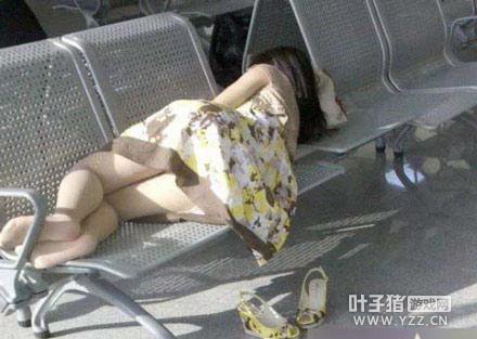 �����Ѷ��Ư��Ů�ڿ�һ�겻ϴ�� ÿ������20Сʱ