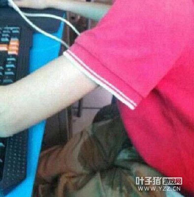 �����Ѷ��Ư��Ů�ڿ�һ�겻ϴ�� ÿ������20Сʱ