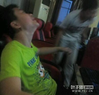 LOL史上最损恶作剧 小学生在网吧急的崩溃大哭