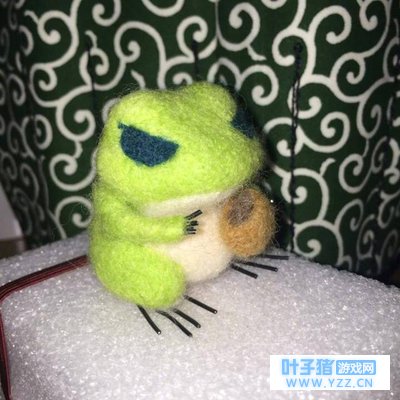 心灵手巧的网友自制《旅行青蛙》周边小布偶