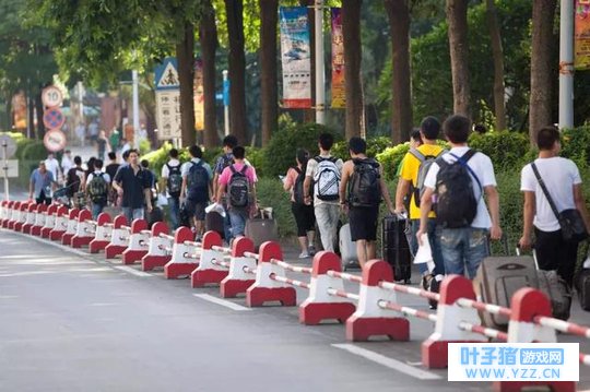 曾经一起奋斗的富士康战友们,老兵来派礼物