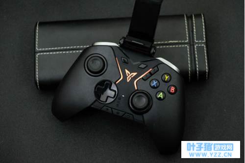 飞智八爪鱼手柄 自带体感深化玩家射击体验