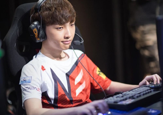 LOL:职业赛场上的4大背景板,实力是有,但