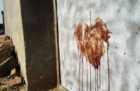 案发现场血迹斑斑,警方称,犯罪嫌疑人刘双瑞已被警方当场击毙。