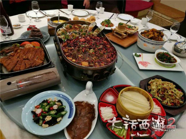 剑烛沧海玩家聚会美食镇楼